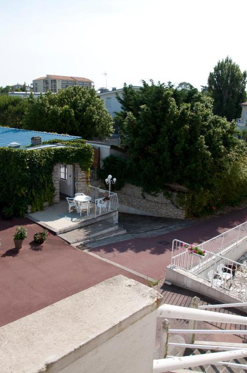 Le Pavillon Bleu Hotel Restaurant Royan Esterno foto